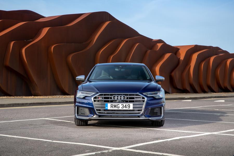  Audi S6 Sedan TDI (C8) 2019 года  (UK) (фото 25 из 40)